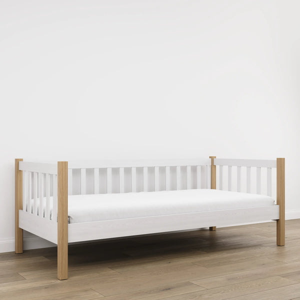 Łóżko sofa N03 biały / dąb naturalny – widok z boku, solidna konstrukcja drewniana